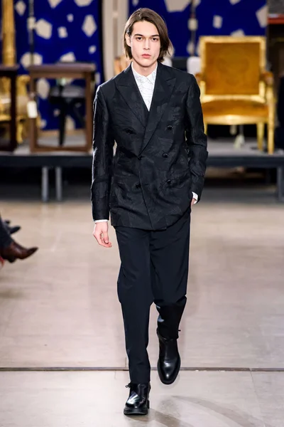 Look 43